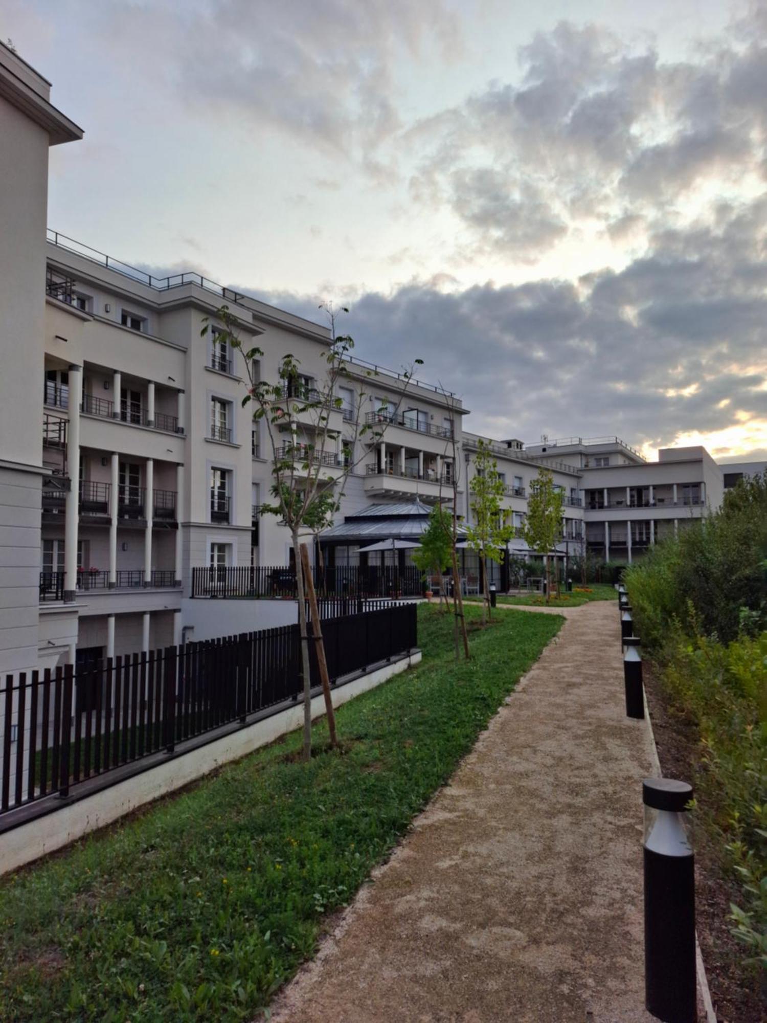Villa Medicis Versailles Saint-Cyr-lʼÉcole Exteriör bild